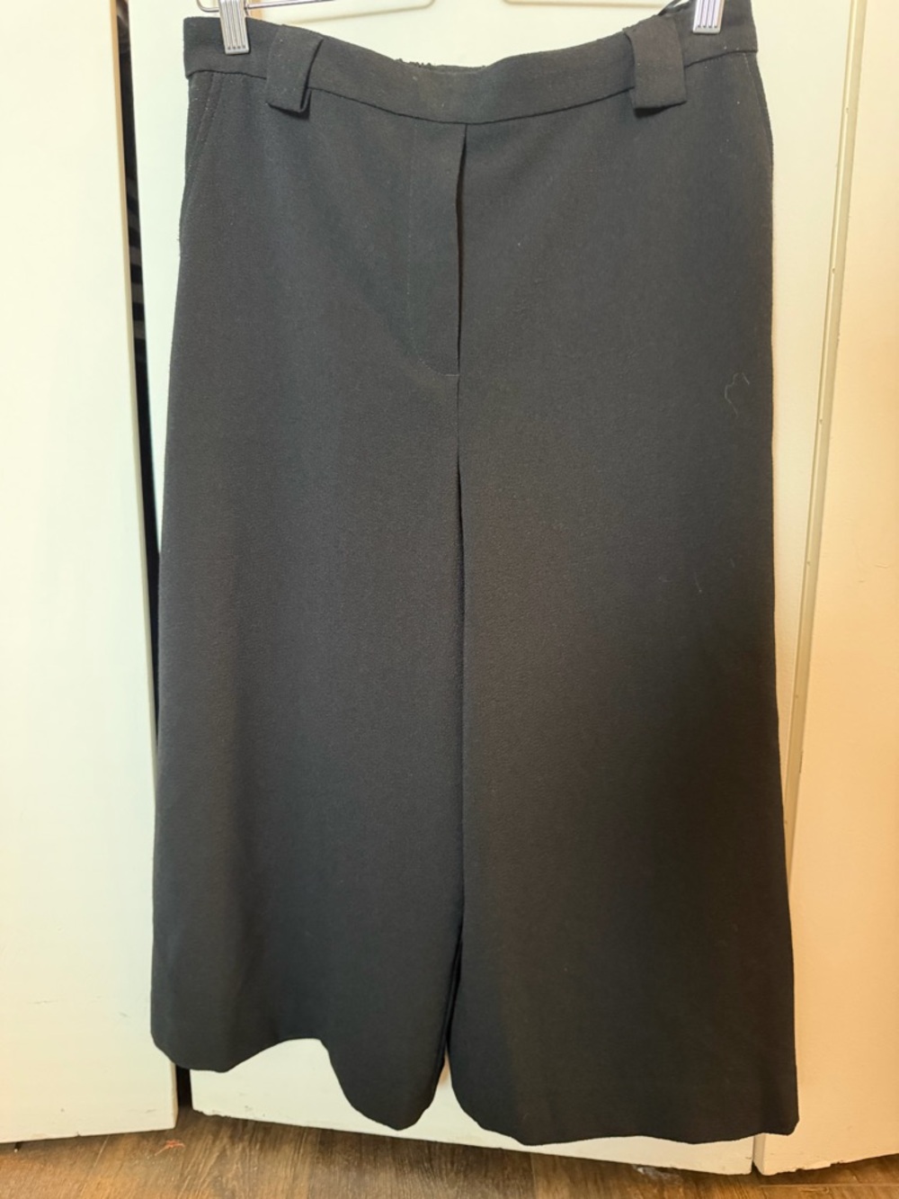 Women’s Black Wide-Leg Culottes